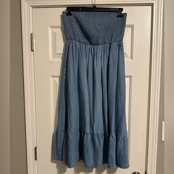 NWOT Torrid size 0/L/12 Midi Chambray Smocked Tube Tiered Dress. Tried on only! - Picture 7 of 8